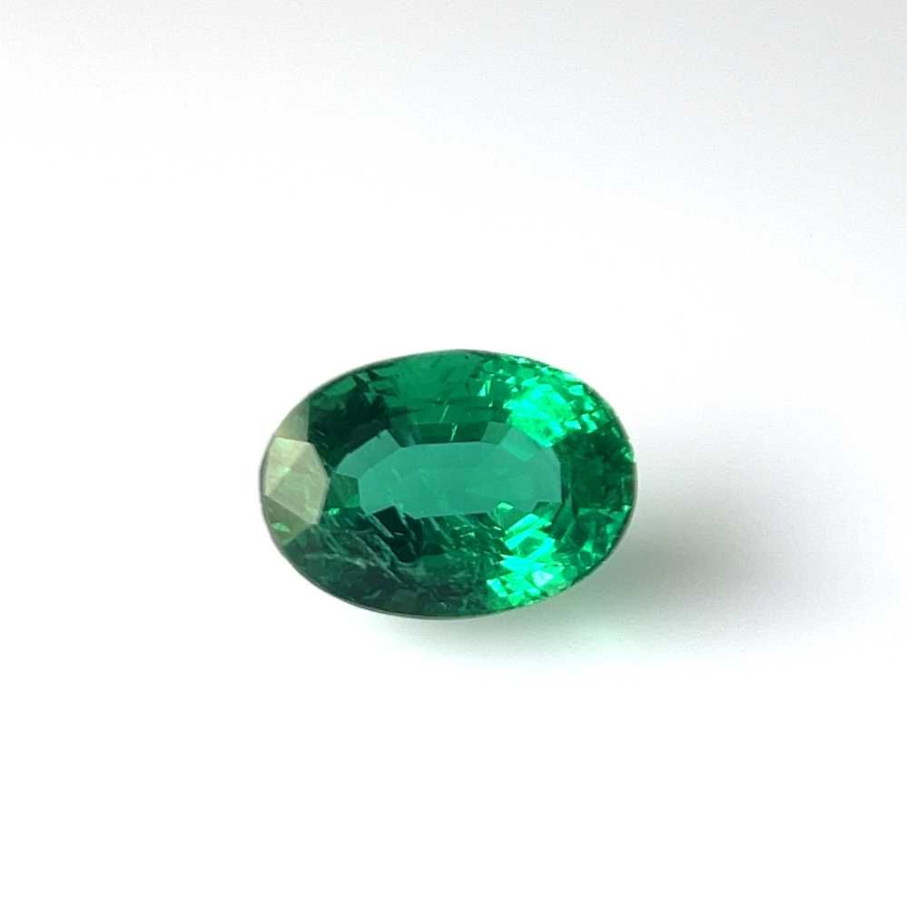 5.54ct Oval Natural Emerald (Colour Green, Clarity Slightly Included, Cut Faceted)